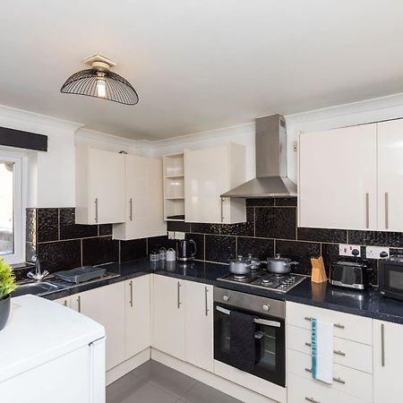 19A The Broadwalk - Cozy 1Br In The Heart Of Crawley Near Gatwick Airport Great For Contractors And Flight Crew Students Villa Luaran gambar
