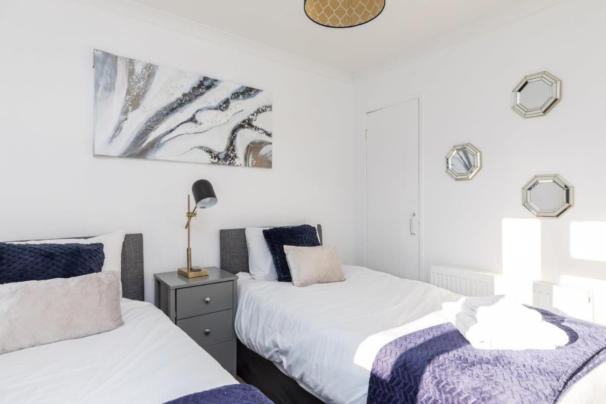 19A The Broadwalk - Cozy 1Br In The Heart Of Crawley Near Gatwick Airport Great For Contractors And Flight Crew Students Villa Luaran gambar