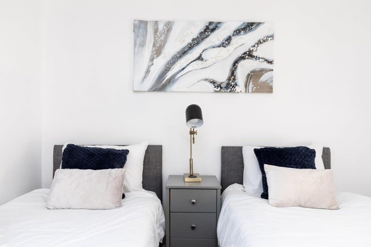 19A The Broadwalk - Cozy 1Br In The Heart Of Crawley Near Gatwick Airport Great For Contractors And Flight Crew Students Villa Luaran gambar
