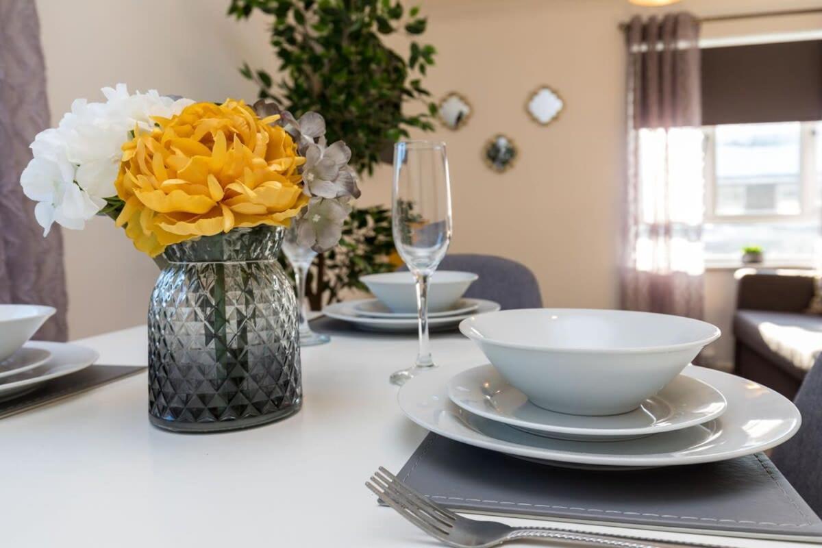 19A The Broadwalk - Cozy 1Br In The Heart Of Crawley Near Gatwick Airport Great For Contractors And Flight Crew Students Villa Luaran gambar